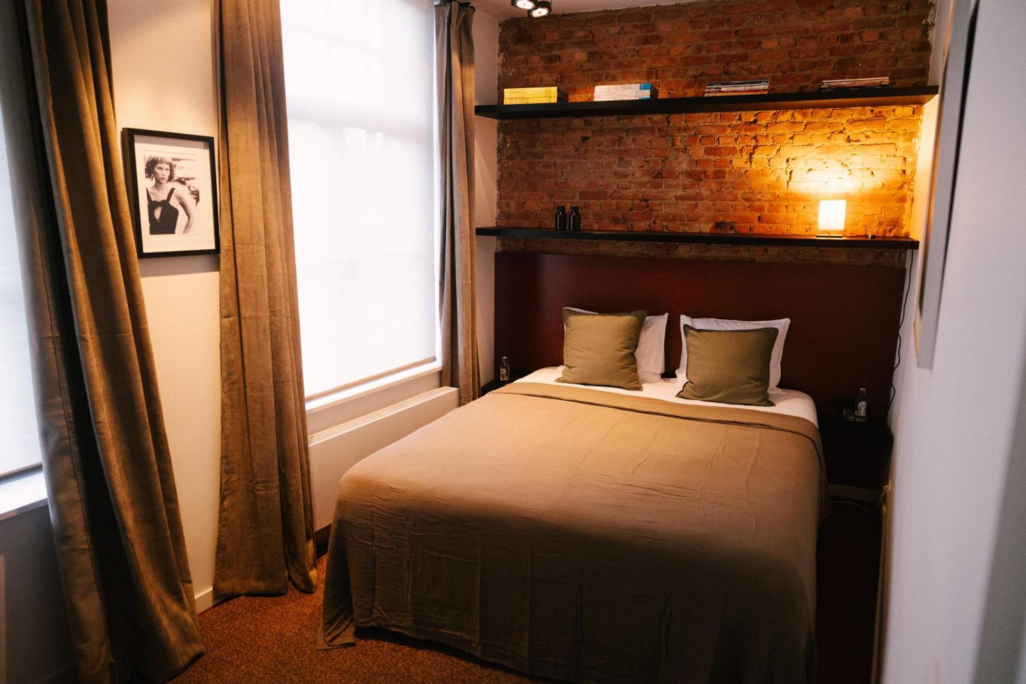 A Place - Boutique & Flats - Leeuwenstraat 20