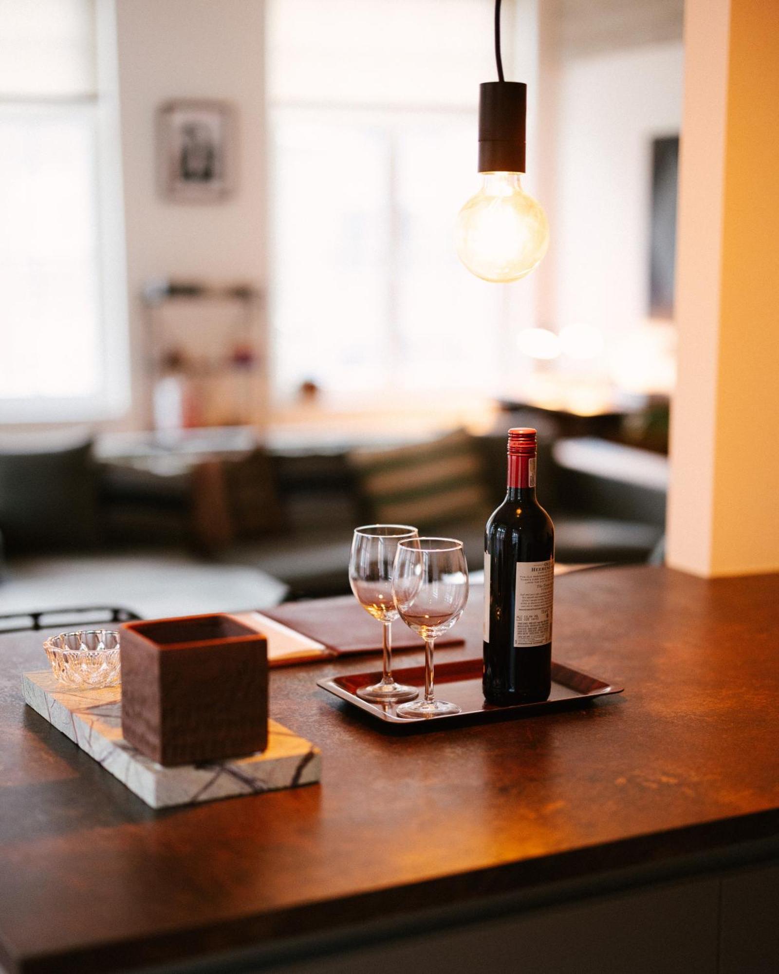 A Place - Boutique & Flats - Leeuwenstraat 20 *