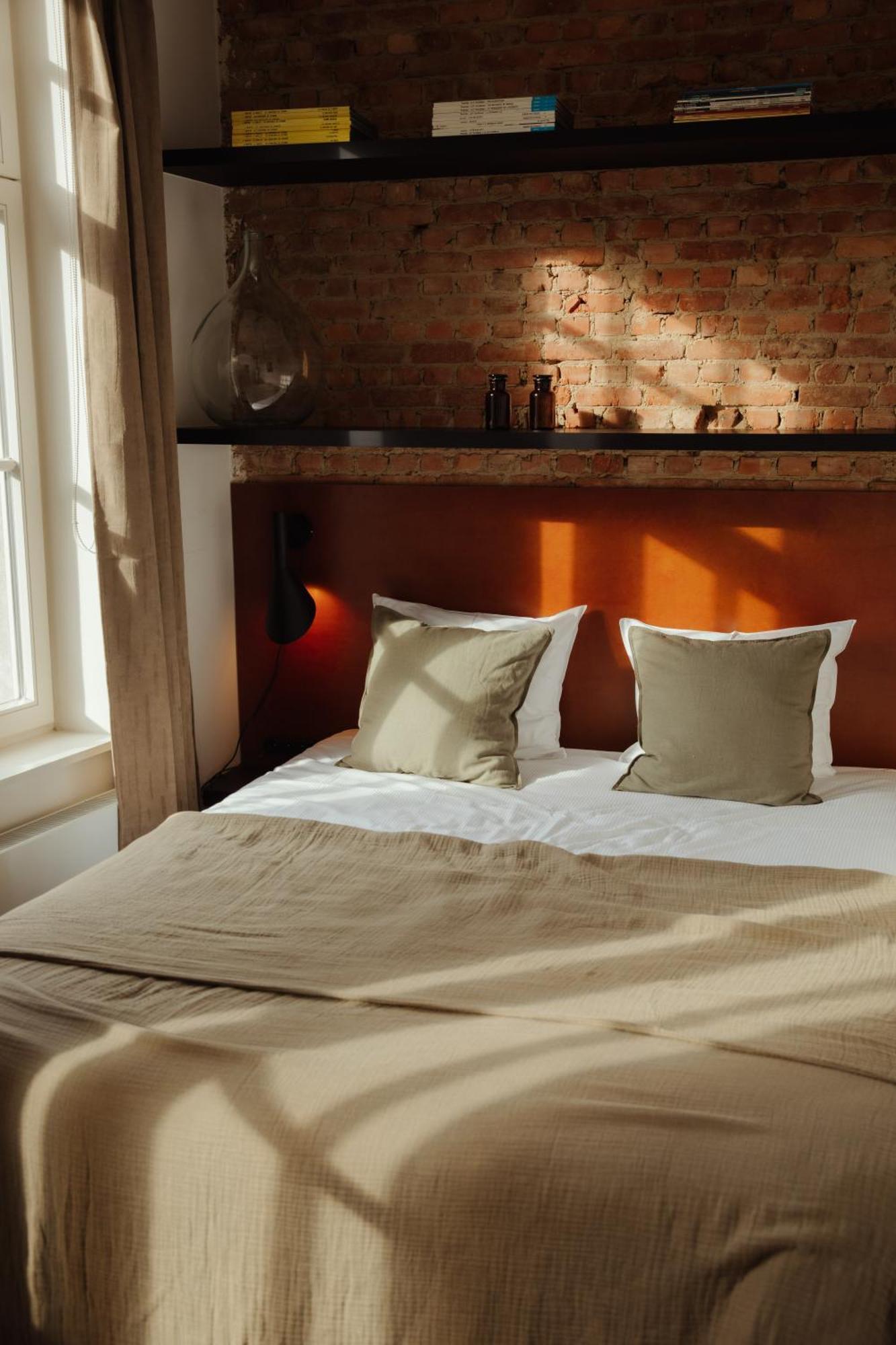 A Place - Boutique & Flats - Leeuwenstraat 20